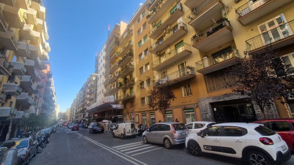 ufficio in vendita a Napoli in zona Vomero