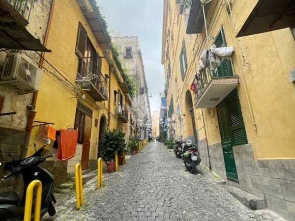 monolocale in vendita a Napoli in zona Chiaia