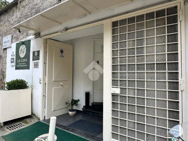 negozio in vendita a Napoli in zona Posillipo