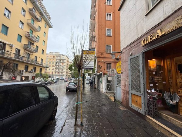 negozio in vendita a Napoli in zona Vomero