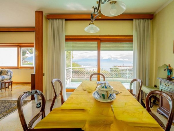 appartamento in vendita a Napoli in zona Posillipo