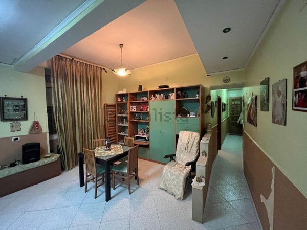 appartamento in vendita a Napoli in zona Stella