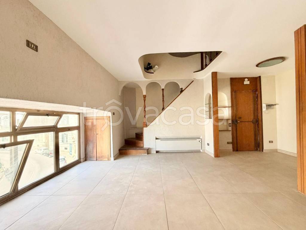 appartamento in vendita a Napoli in zona Chiaia