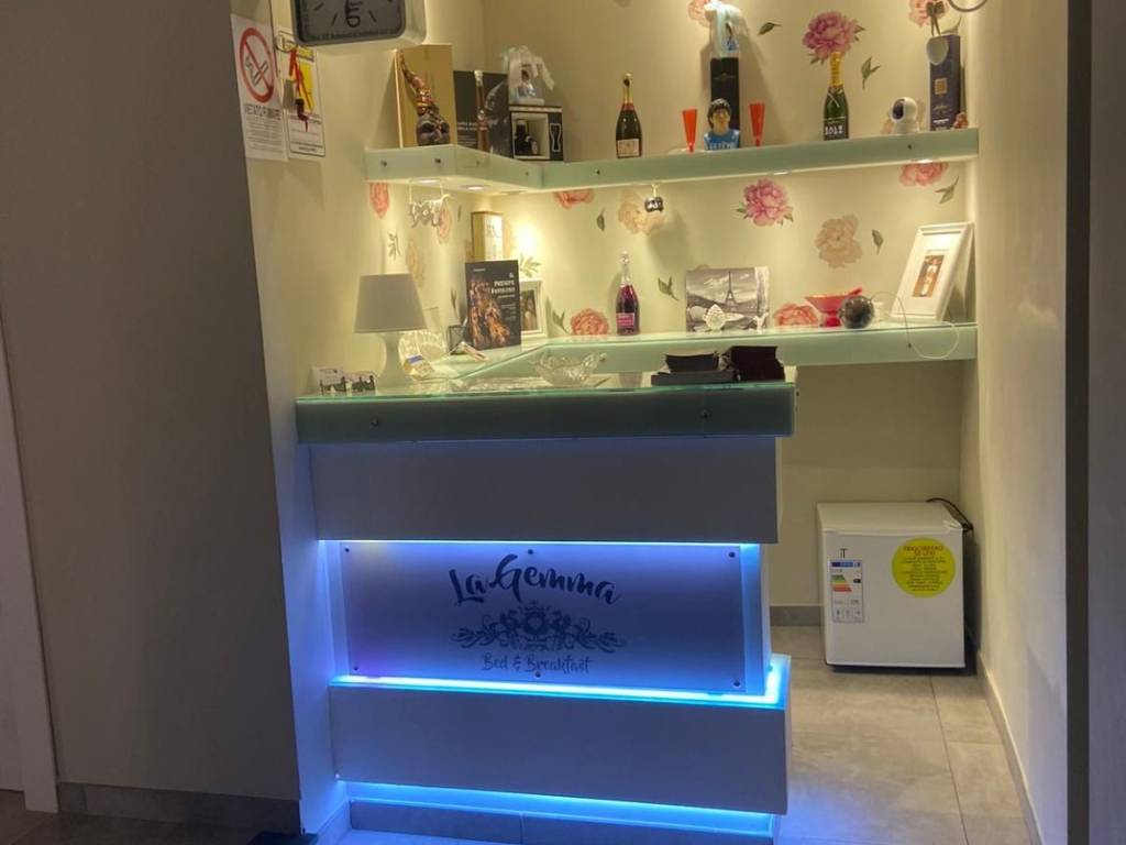 negozio in vendita a Napoli in zona Pendino / San Giuseppe