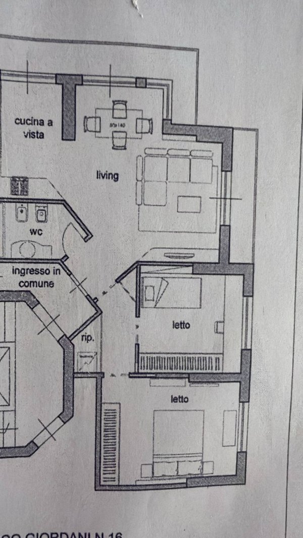 appartamento in vendita a Napoli in zona Chiaia