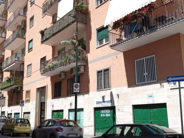 negozio in vendita a Napoli in zona Arenella