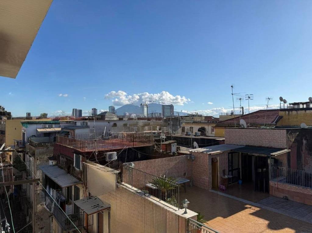 appartamento in vendita a Napoli in zona Pendino / San Giuseppe