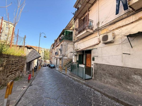 locale commerciale in vendita a Napoli in zona Stella