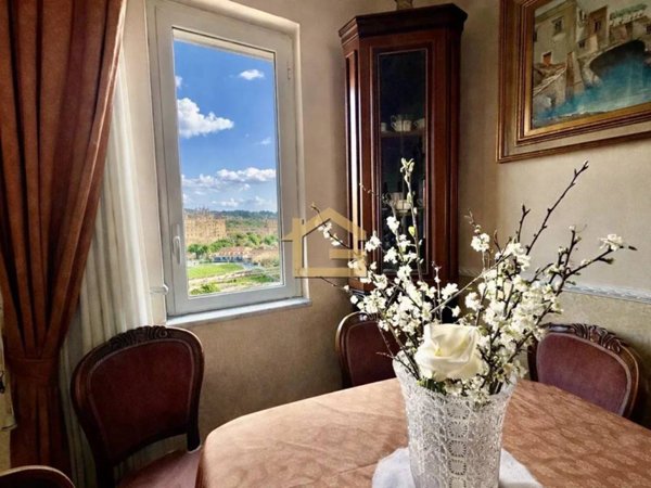 appartamento in vendita a Napoli in zona Stella