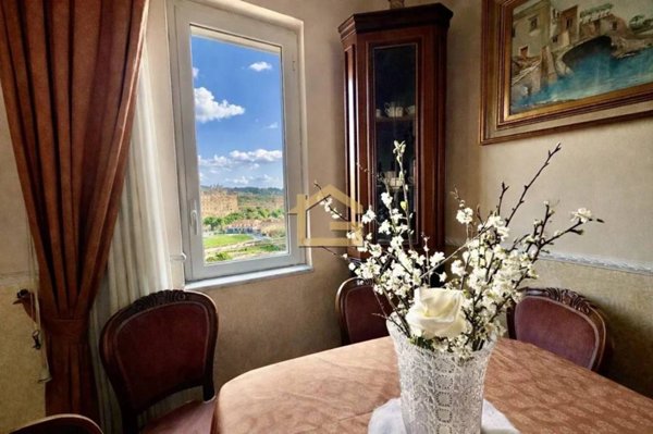 appartamento in vendita a Napoli in zona Stella