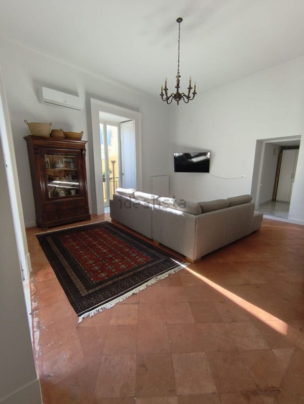 appartamento in vendita a Napoli in zona Chiaia