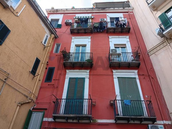 appartamento in vendita a Napoli in zona Chiaia