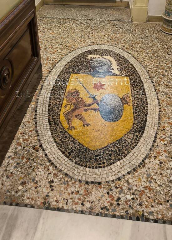 appartamento in vendita a Napoli in zona Chiaia