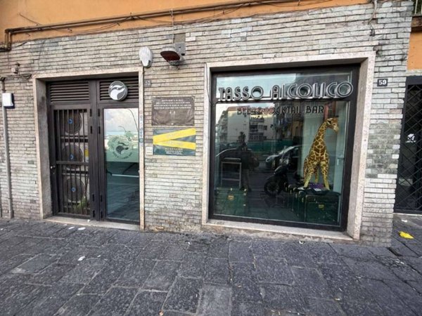 negozio in vendita a Napoli in zona Vomero