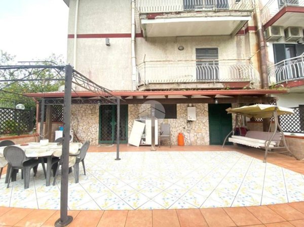 casa indipendente in vendita a Napoli in zona Fuorigrotta