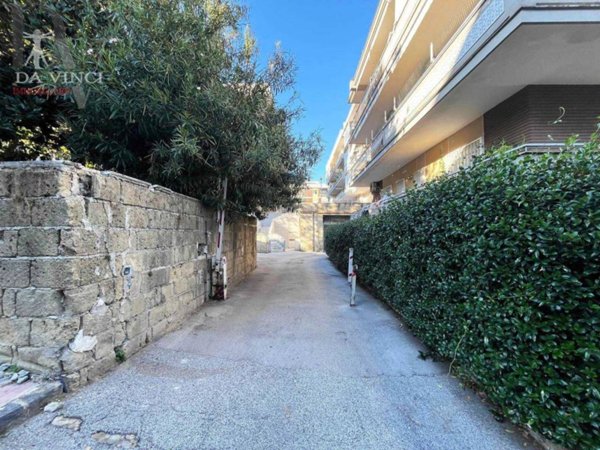 ufficio in vendita a Napoli in zona Capodimonte / Colli Aminei