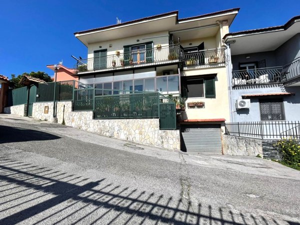 casa indipendente in vendita a Napoli in zona Pianura