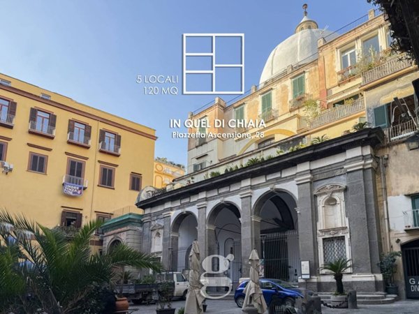 appartamento in vendita a Napoli in zona Chiaia