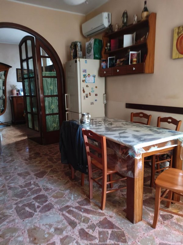 appartamento in vendita a Napoli in zona San Carlo all'Arena