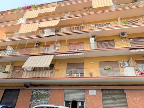 negozio in vendita a Napoli in zona Scampia