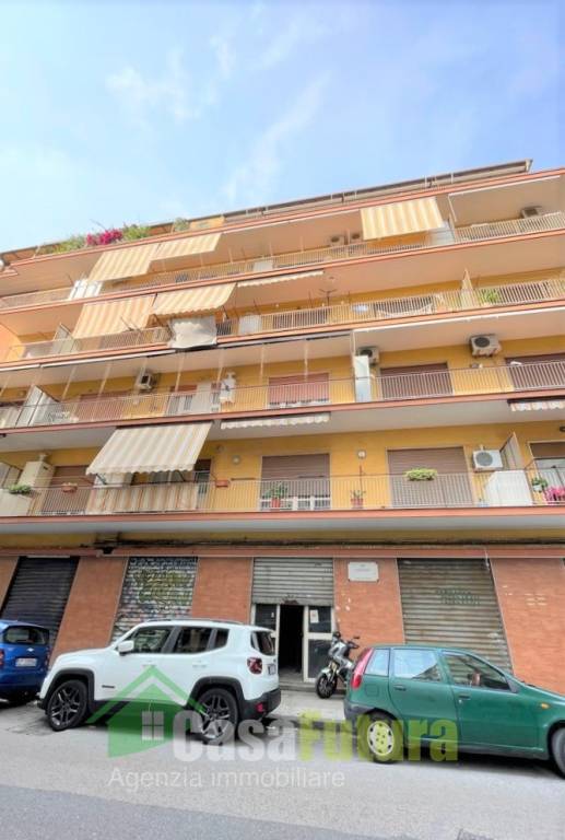 negozio in vendita a Napoli in zona Secondigliano