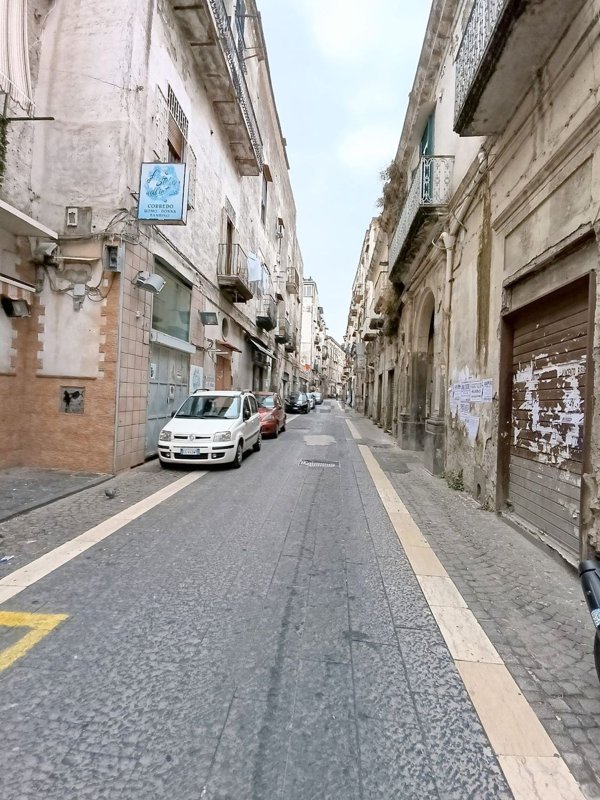 locale commerciale in vendita a Napoli in zona Barra