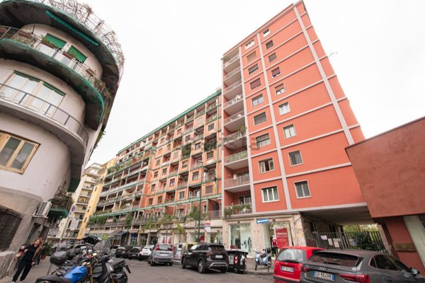 appartamento in vendita a Napoli in zona Chiaia