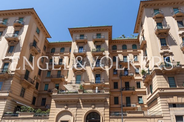 appartamento in vendita a Napoli in zona Chiaia