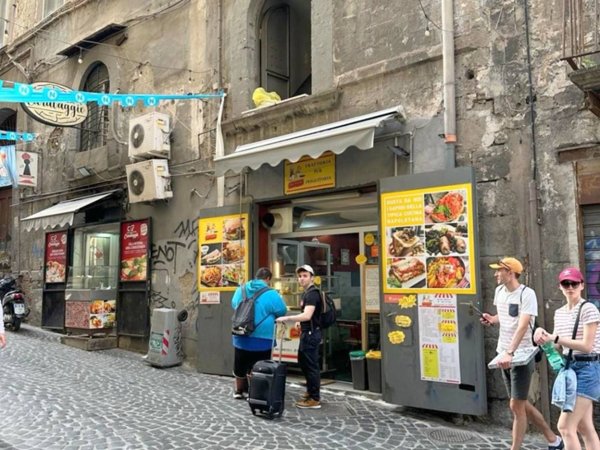 negozio in vendita a Napoli in zona San Lorenzo