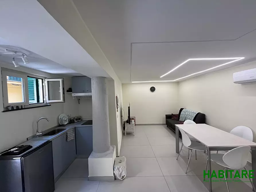 appartamento in vendita a Napoli in zona Chiaia