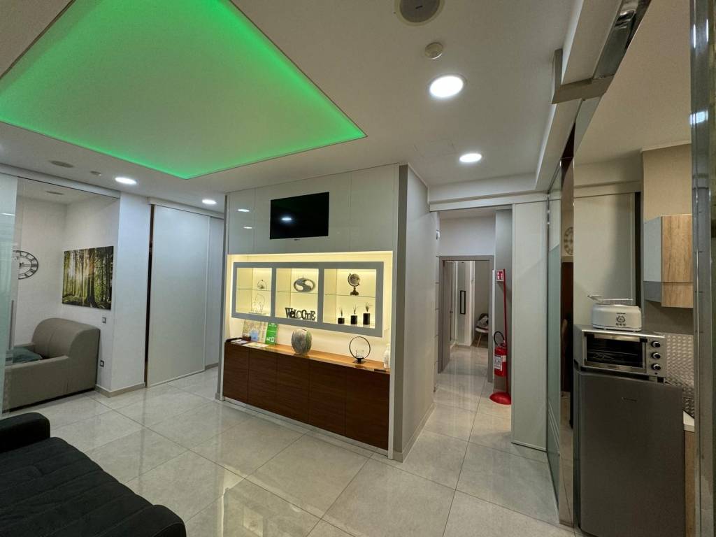 negozio in vendita a Napoli in zona Vomero