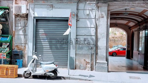 locale commerciale in vendita a Napoli
