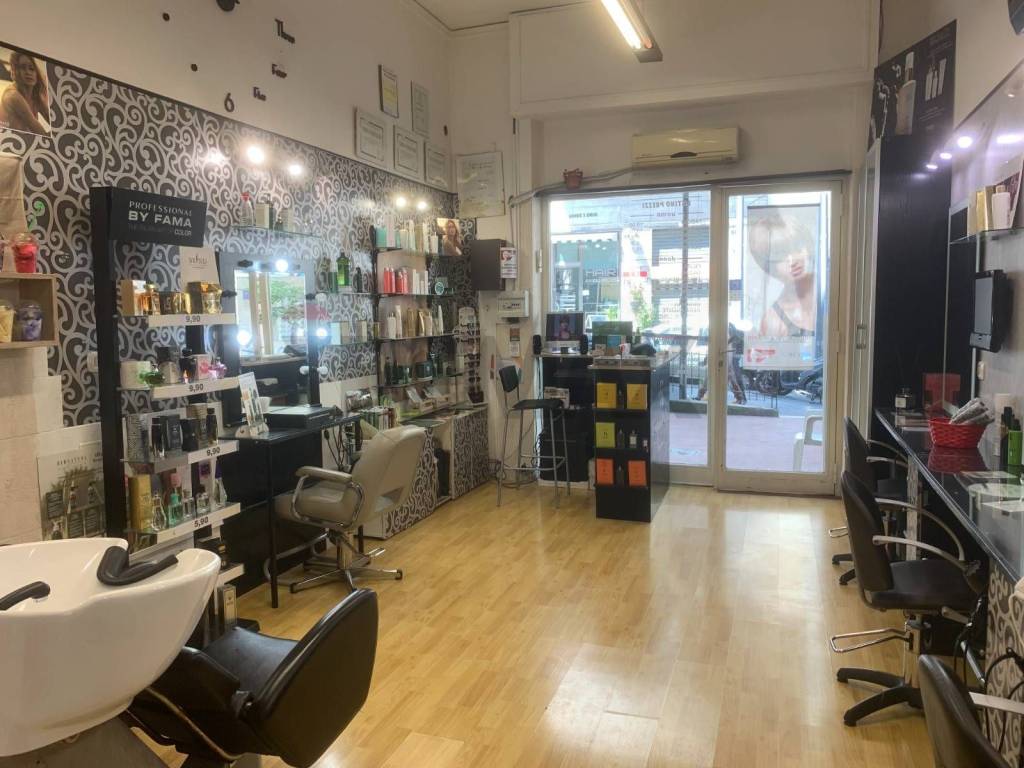 negozio in vendita a Napoli in zona Avvocata