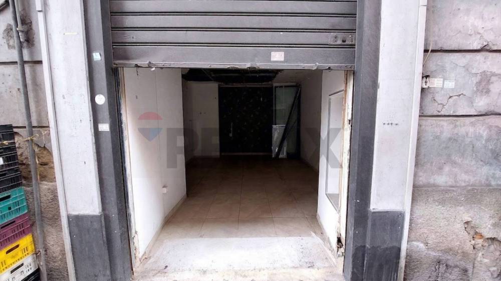 locale commerciale in vendita a Napoli