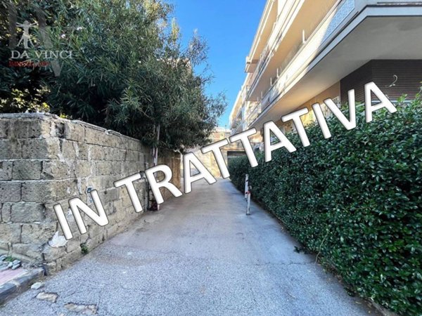 ufficio in vendita a Napoli in zona Capodimonte / Colli Aminei