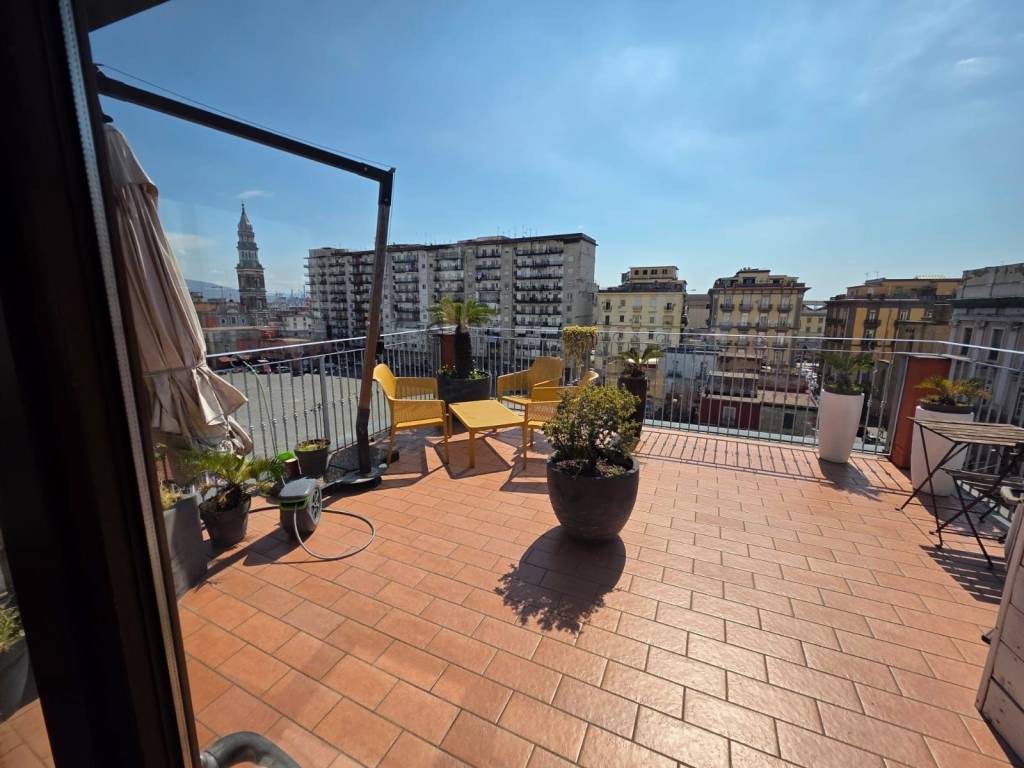 intera palazzina in vendita a Napoli in zona Pendino / San Giuseppe