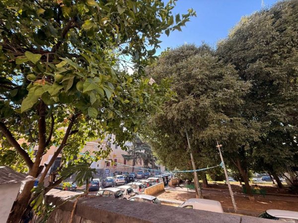 appartamento in vendita a Napoli in zona San Carlo all'Arena