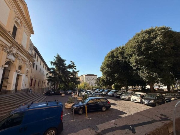 appartamento in vendita a Napoli in zona San Carlo all'Arena