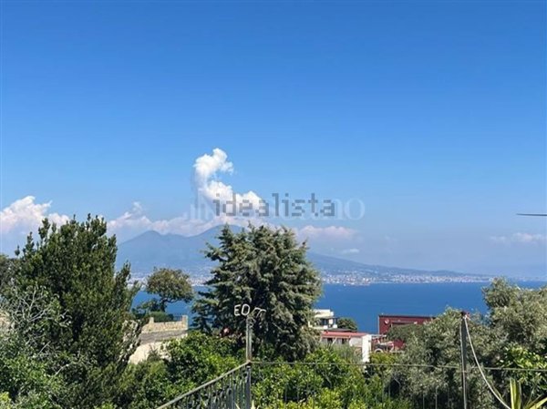 appartamento in vendita a Napoli in zona Posillipo