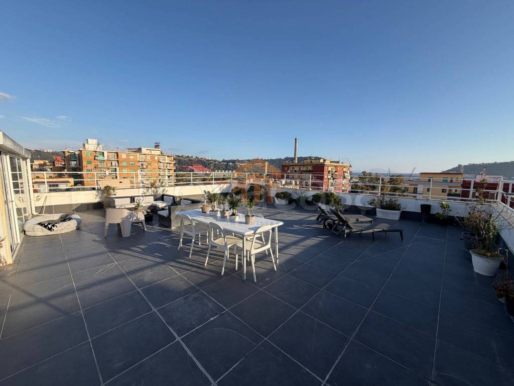 appartamento in vendita a Napoli in zona Bagnoli