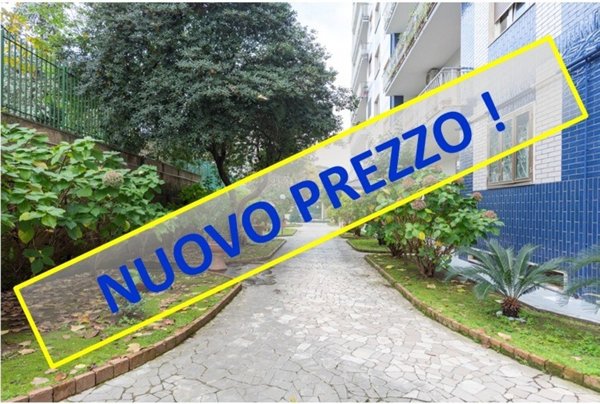 appartamento in vendita a Napoli in zona Chiaia