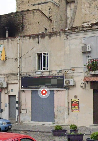 locale commerciale in vendita a Napoli in zona Pendino / San Giuseppe