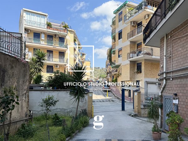 ufficio in vendita a Napoli in zona Soccavo