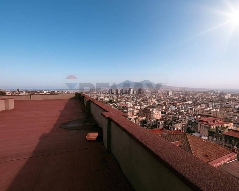 appartamento in vendita a Napoli in zona Stella