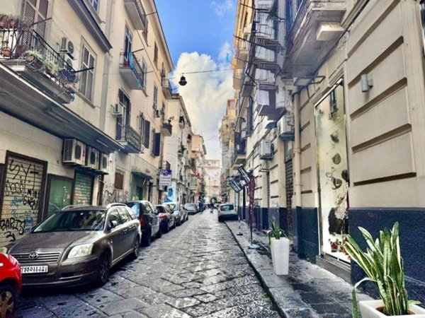 appartamento in vendita a Napoli in zona Mercato