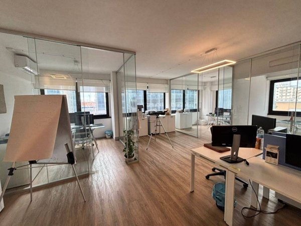 ufficio in vendita a Napoli in zona Poggioreale