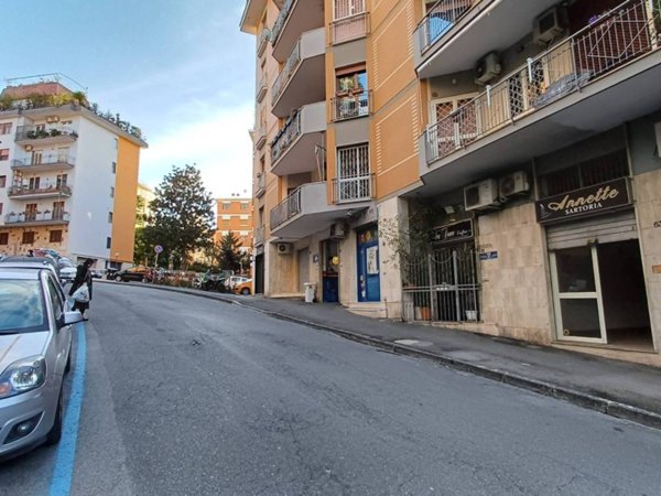 negozio in vendita a Napoli in zona Vomero