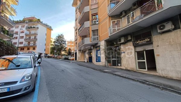 negozio in vendita a Napoli in zona Vomero