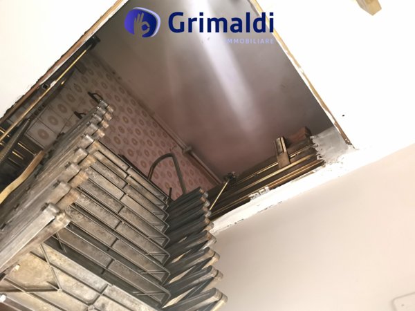 locale commerciale in vendita a Napoli