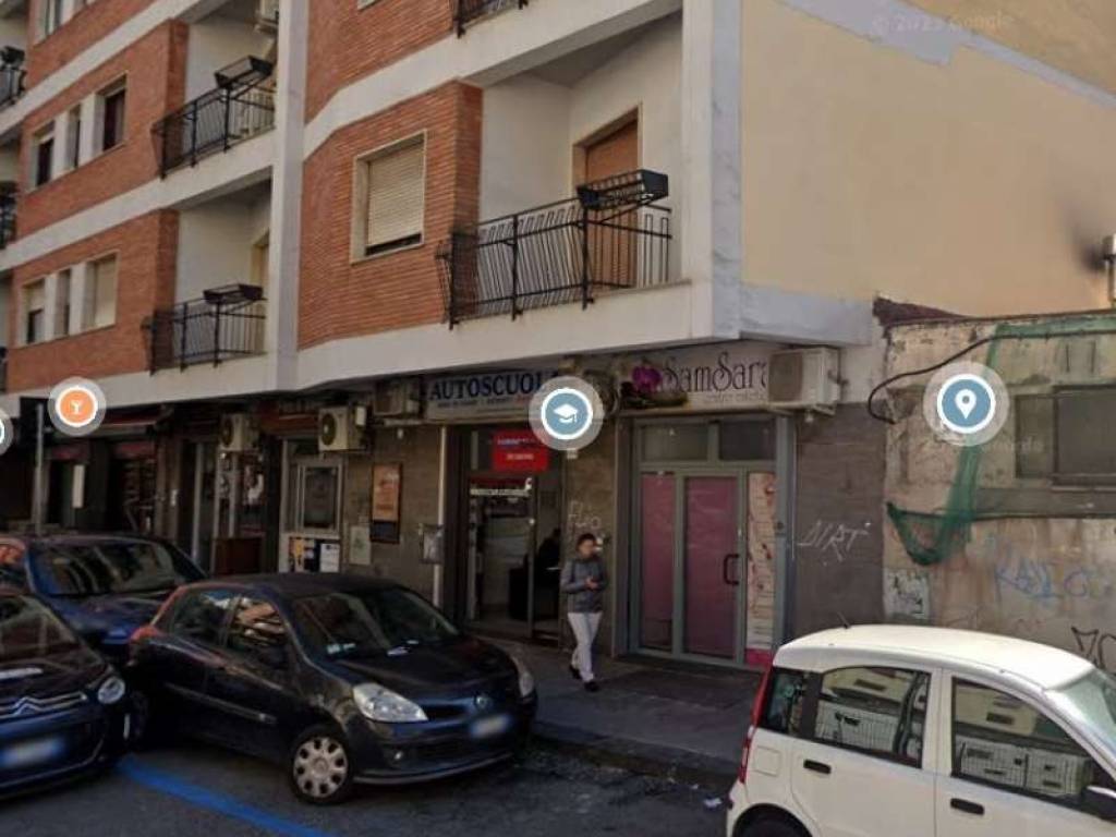 negozio in vendita a Napoli in zona Vomero